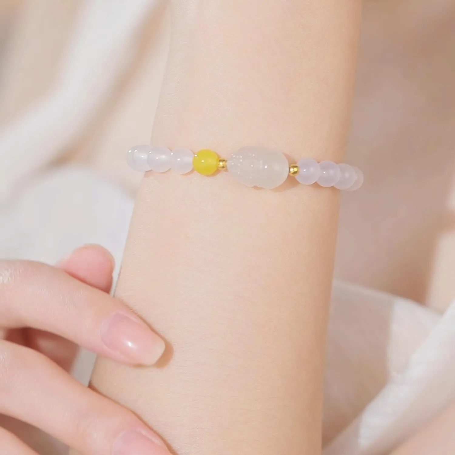 18K Gold Bracelets Chalcedony Beaded Bracelet Pixiu Charm Bracelet Natural Round White/Pink/Green Chalcedony Red Agate Gemstone Stretch Bracelets Healing Bracelet for Women Mom Lover