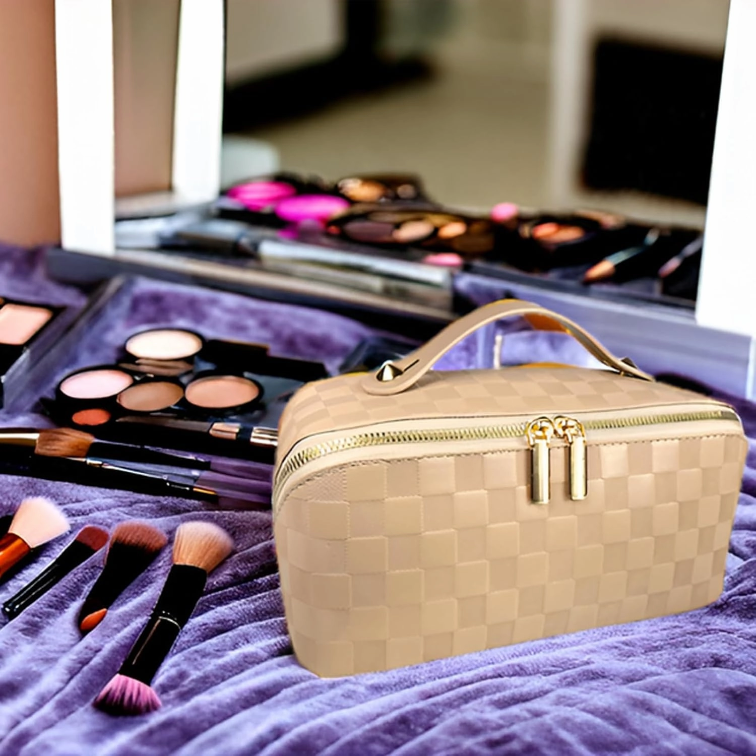 Checkered Makeup Bag Large Cosmetic Bag PU Leather Makeup Bag For Women Girls Travel Toiletry Bag With Handle Divider Large Opening Metal Zipper Cosmetic Bag (checkered khaki)