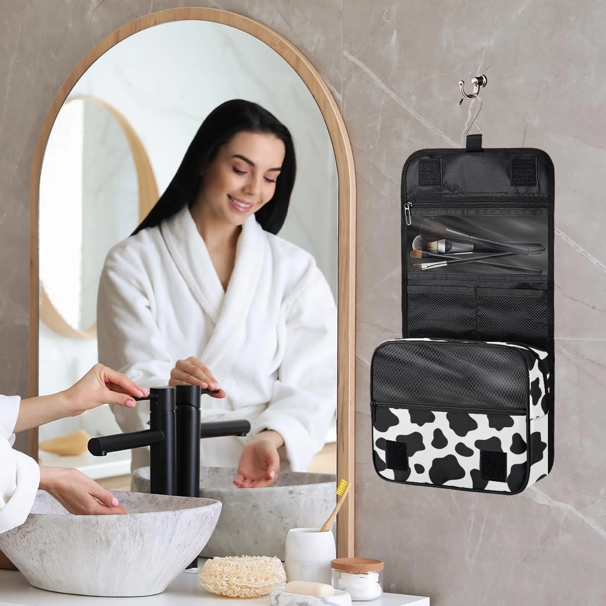 Cow Hanging Toiletry Bag Animal Cow Printed Travel Makeup Bag Portable Large Waterproof Cosmetic Bag Organizer for Make up Accessories Shampoo Body Cream Brushes Set