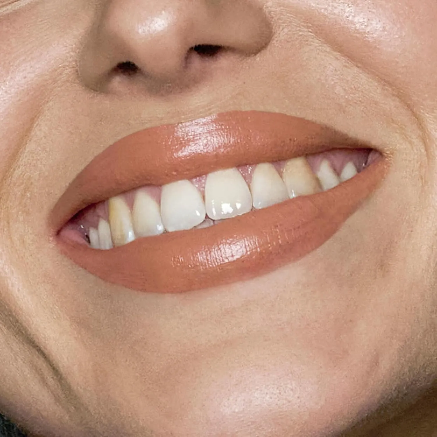 Ellis Faas Creamy Lips Liquid Lipstick Long Lasting Plumps, Hydrates, Smoothes Lips Creamy Formula Lip Color Stick Soft & Velvety Shiny Finish Candelilla Wax Prune Seed Extract (108 Pale Peach)