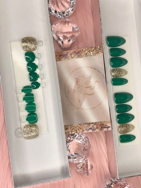 Emerald Bae ✨🍾