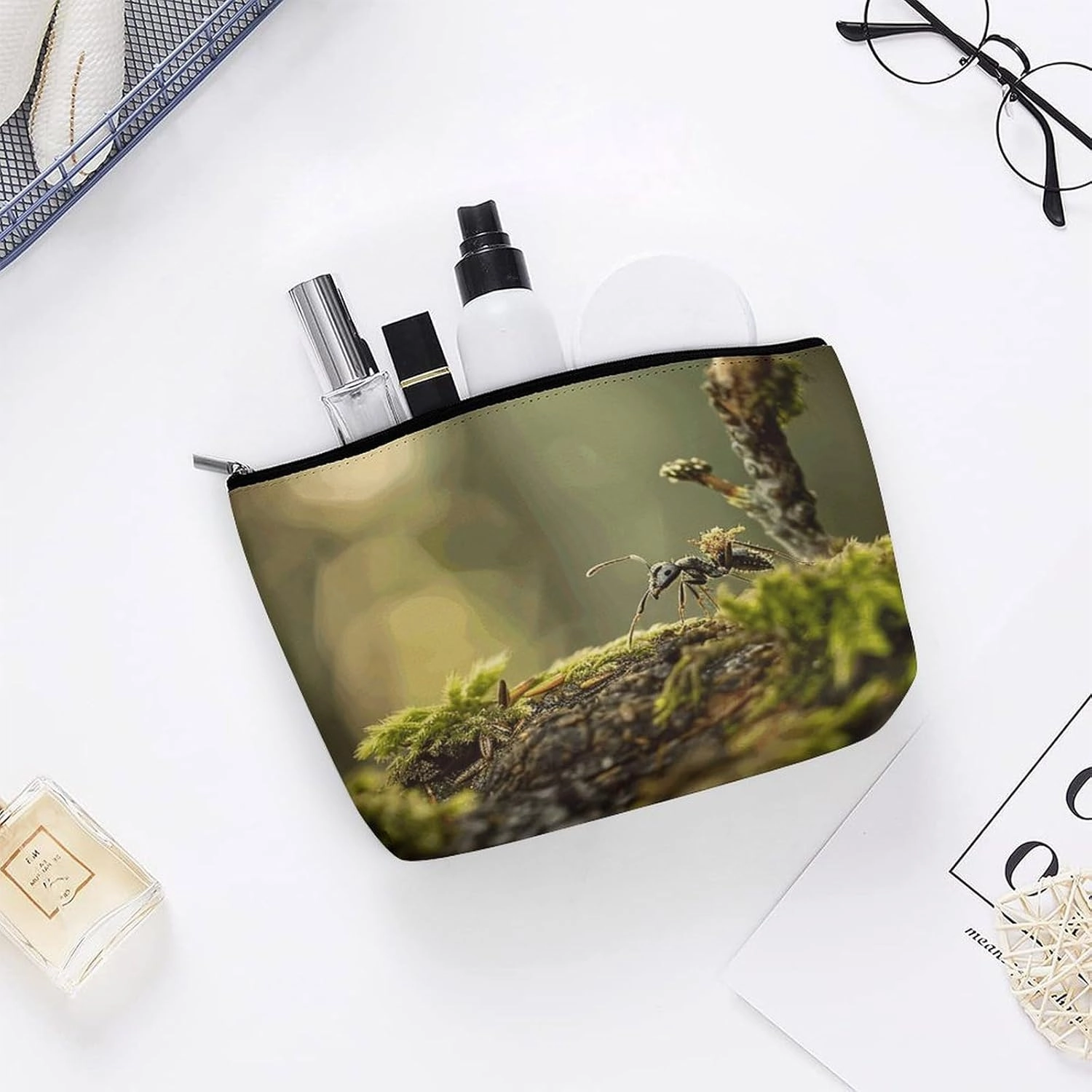 Portable Small Cosmetic Bag Cute Travel Makeup Bag Ant Carrying Food Waterproof Toiletry Bag for Women