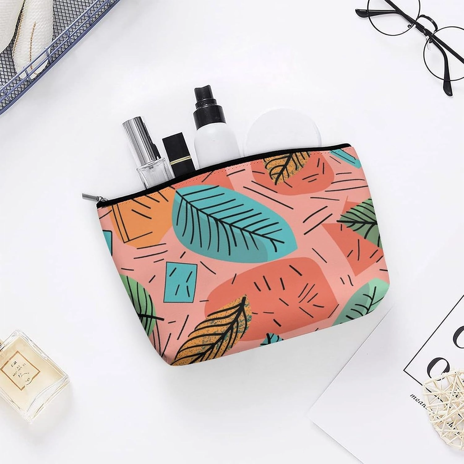 Portable Small Cosmetic Bag Cute Travel Makeup Bag Cartoon Style Leaves Waterproof Toiletry Bag for Women
