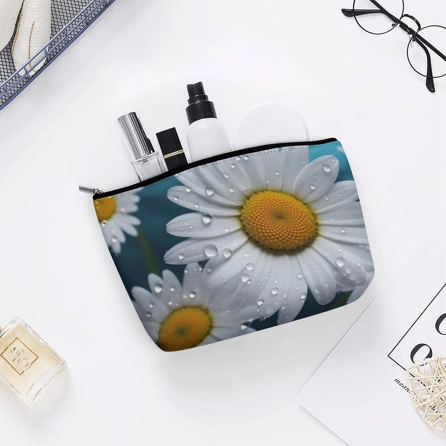Portable Small Cosmetic Bag Cute Travel Makeup Bag Daisy Flowers Waterproof Toiletry Bag for Women
