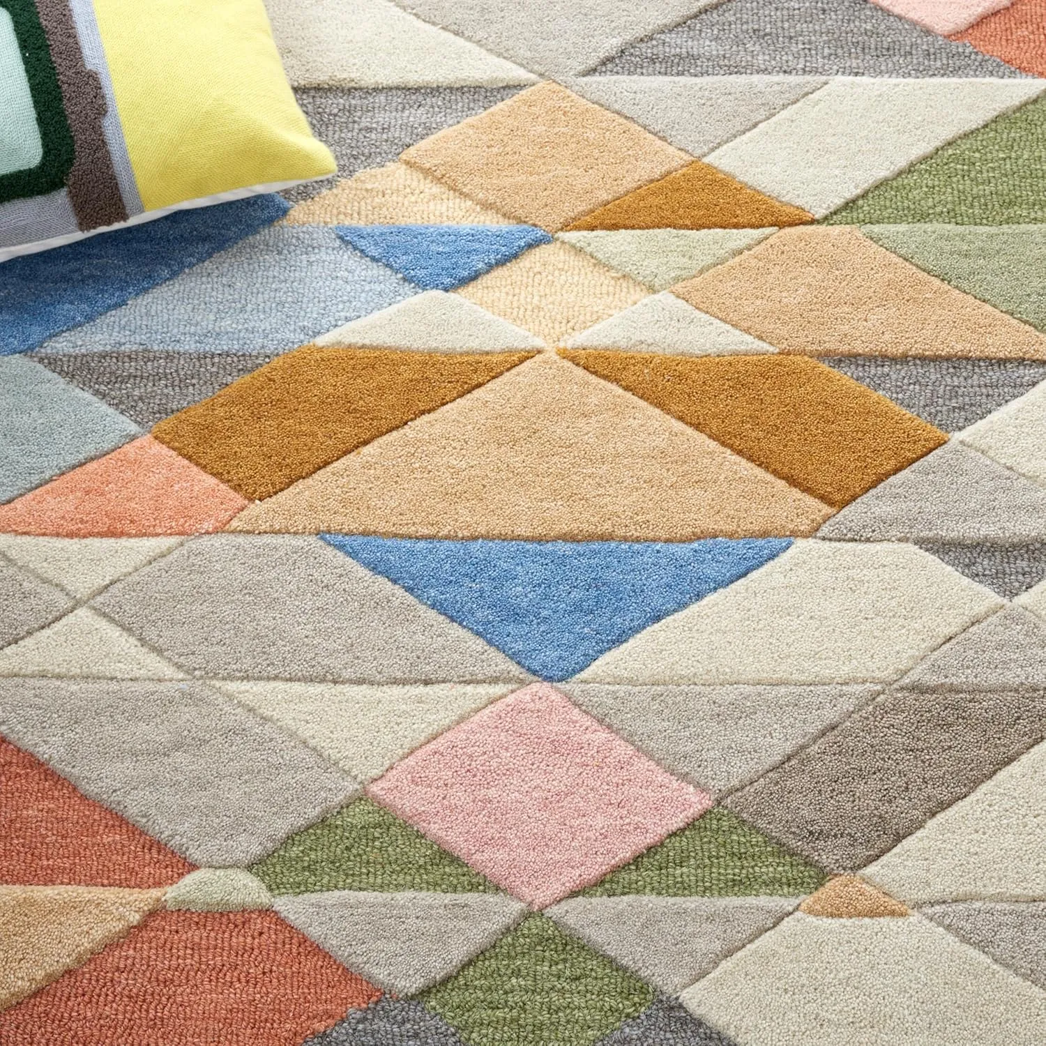Safavieh Rodeo Drive Collection Area Rug - 5' x 8', Grey & Blush, Geometric Design, Handmade Wool, Ideal for High Traffic Areas in Living Room, Bedroom, Dining (RD454F-5)