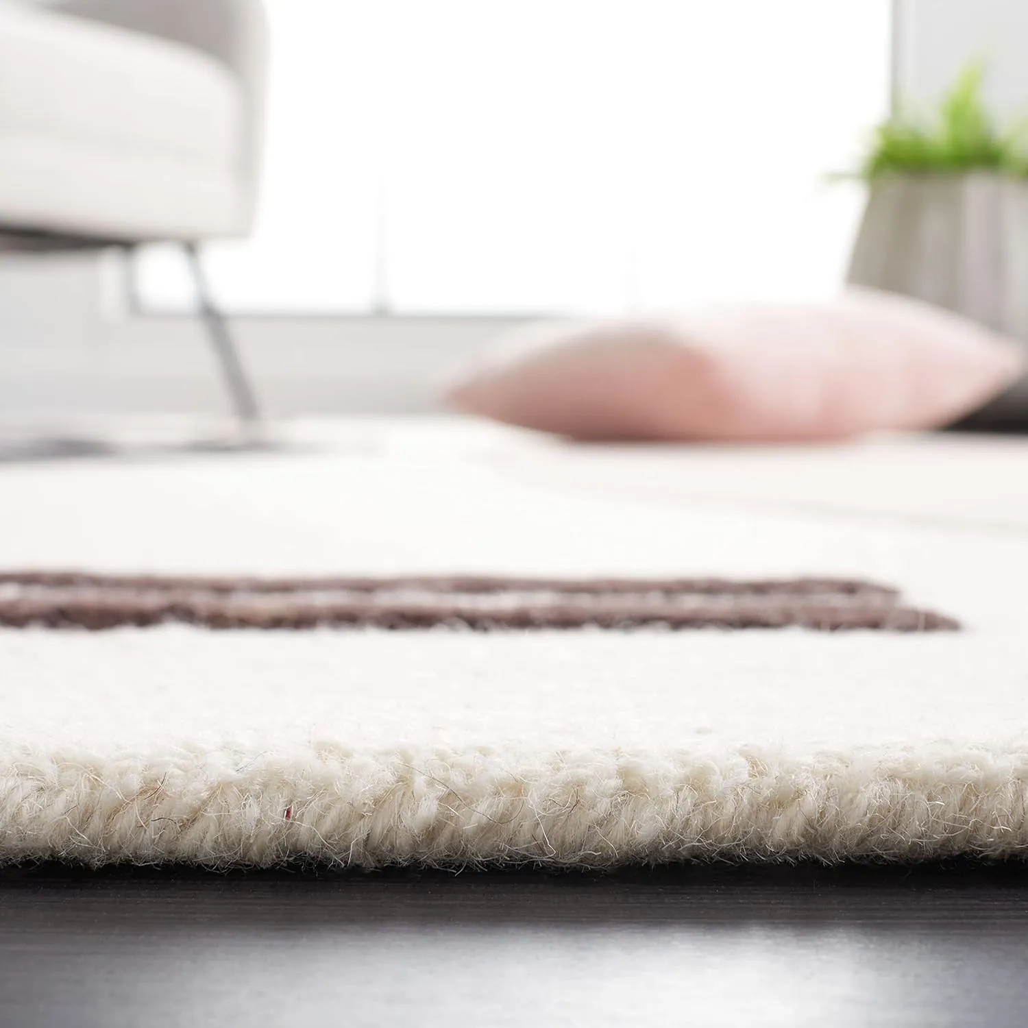 SAFAVIEH Rodeo Drive Collection Runner Rug - 2'3" x 6', Ivory & Blush, Mid-Century Modern Design, Handmade Wool, Ideal for High Traffic Areas in Living Room, Bedroom, Dining (RD860U-26)