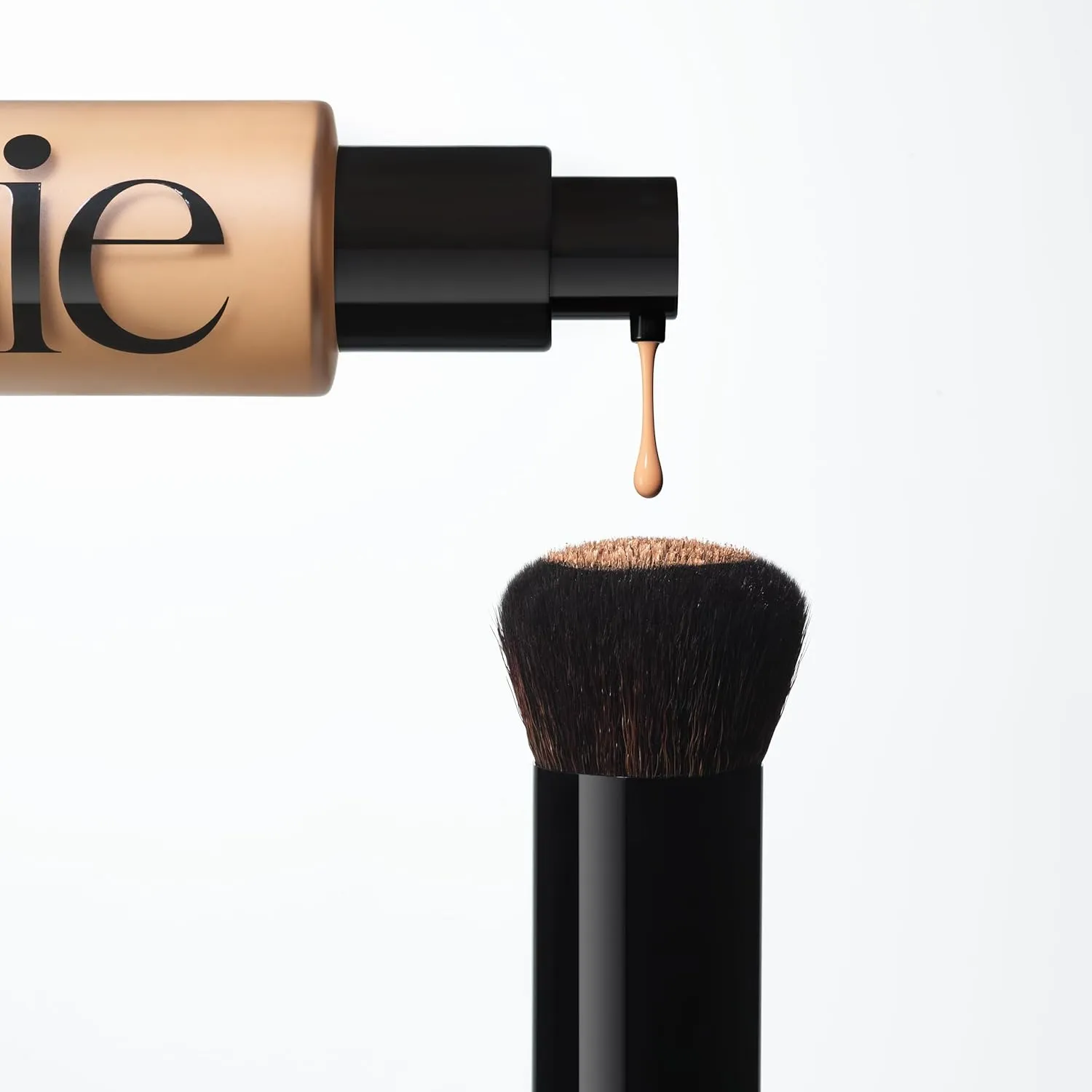 Saie The Base Brush - Ultra-Soft Foundation Brush for Liquid Makeup - Dense Complexion   Blending Brush with Cruelty-Free, Synthetic Bristles (1 Count)