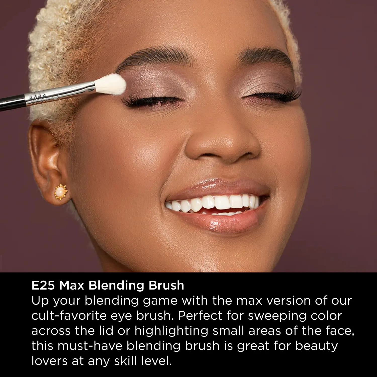 Sigma Beauty Professional E25 Max Eyeshadow Blending Brush – Professional Eyeshadow Brush for Seamless Eyeshadow Blending, Softens Dramatic Edges & Harsh Lines for a Well Blended Effect (1 Brush)