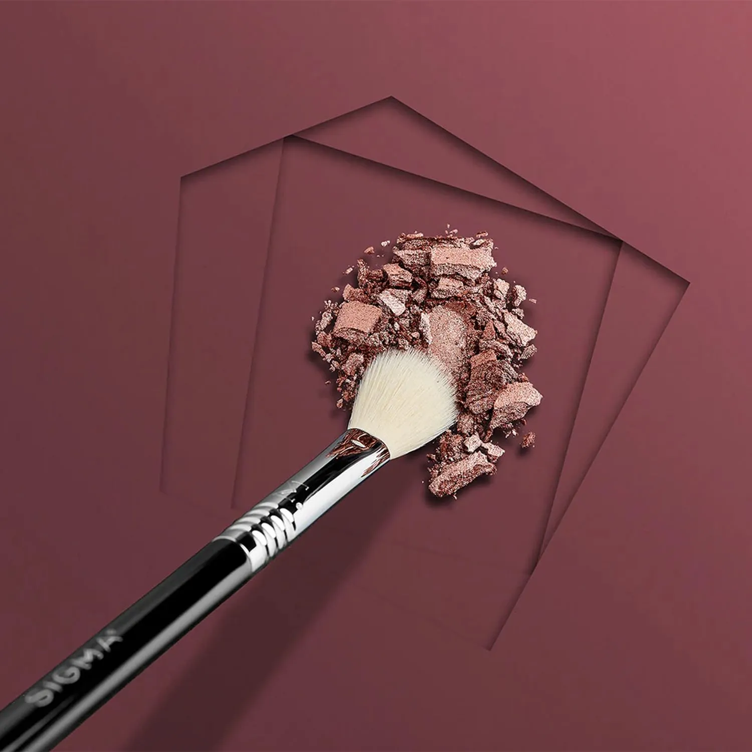 Sigma Beauty Professional E25 Max Eyeshadow Blending Brush – Professional Eyeshadow Brush for Seamless Eyeshadow Blending, Softens Dramatic Edges & Harsh Lines for a Well Blended Effect (1 Brush)